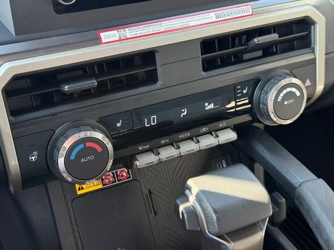 Used 2025 Toyota Tacoma SR5 AWD/4WD image 28