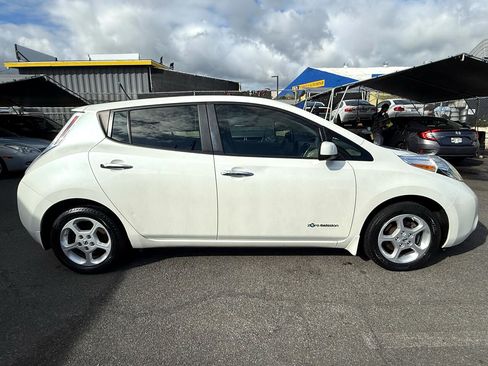 Used 2013 Nissan Leaf SV w/ LED & Quick Charge Pkg image 6