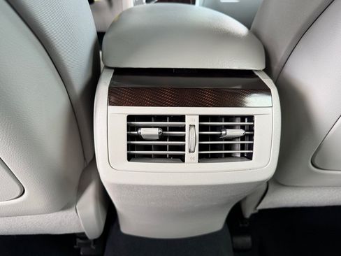Used 2012 Toyota Venza LE w/ LE Convenience Pkg FWD image 22