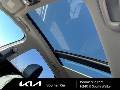 Certified 2025 Kia Sorento S w/ Panoramic Sunroof Package image 18