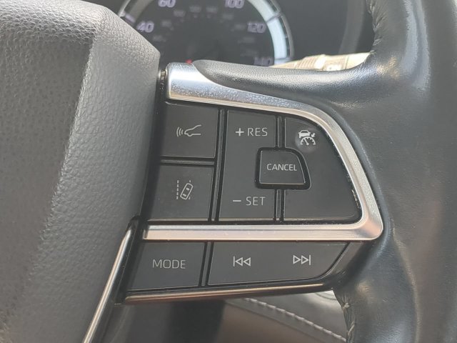 Used 2021 Toyota Highlander LE FWD image 24
