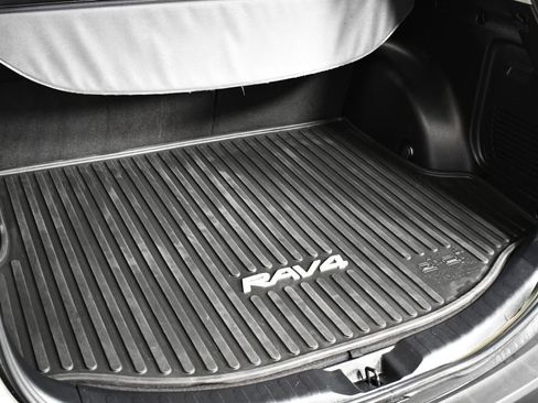 Used 2015 Toyota RAV4 Limited image 12