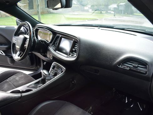 Used 2016 Dodge Challenger R/T Scat Pack w/ Leather Interior Group RWD image 19