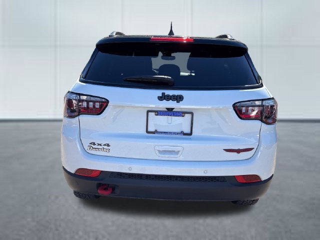 Used 2025 Jeep Compass Trailhawk AWD/4WD image 3