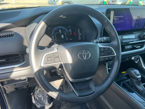 Used 2025 Toyota Grand Highlander FWD image 30