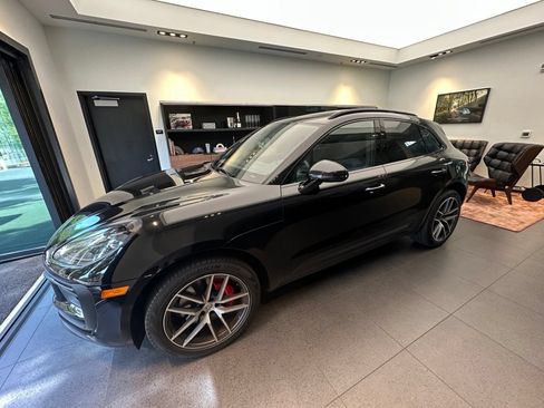 Used 2023 Porsche Macan S AWD/4WD image 2