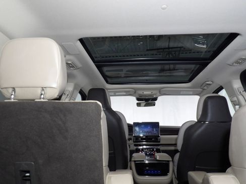 Used 2022 Lincoln Navigator Reserve image 26