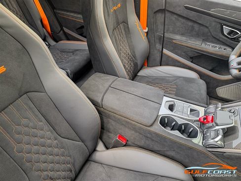 Used 2024 Lamborghini Urus Performante AWD/4WD image 34
