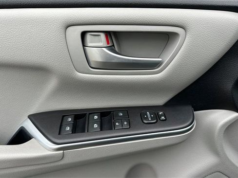 Used 2016 Toyota Camry LE image 11