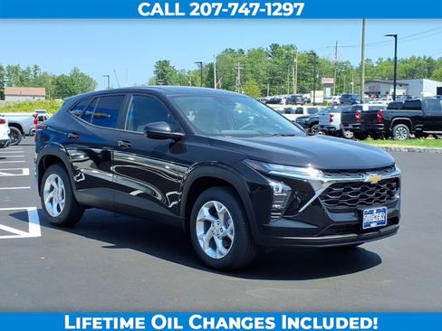 New 2026 Chevrolet Trax LS w/ LS Convenience Package FWD image 3