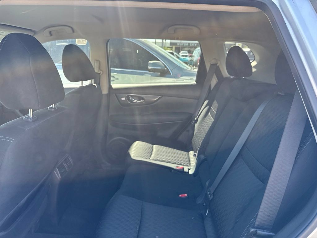 Used 2018 Nissan Rogue SV w/ Premium Package AWD/4WD image 7