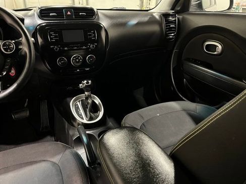 Used 2016 Kia Soul + image 19
