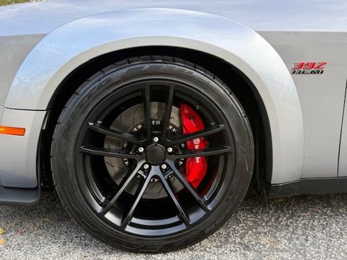 Used 2015 Dodge Challenger SRT w/ Technology Group image 9