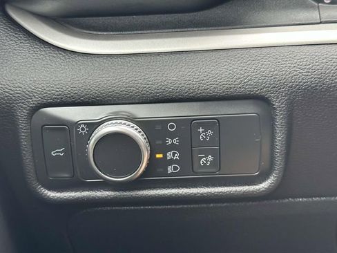 Used 2021 Ford Explorer XLT image 24