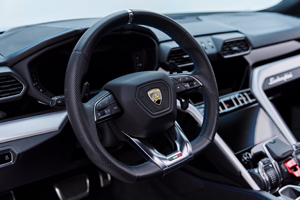 Used 2020 Lamborghini Urus AWD/4WD image 2