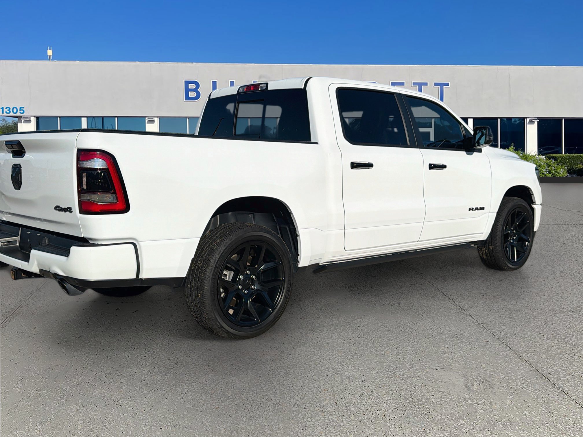 Used 2023 RAM 1500 Laramie AWD/4WD image 7