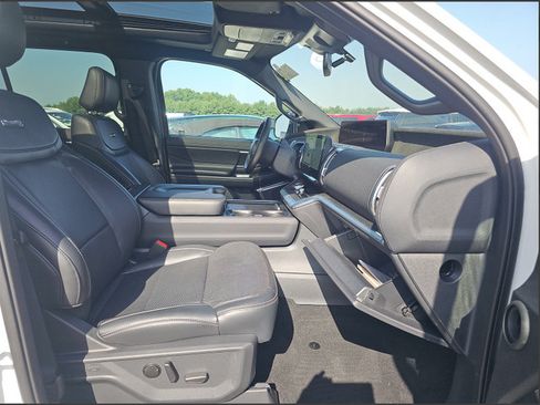Used 2025 Ford Expedition Max Platinum w/ Stealth Appearance Package AWD/4WD image 9