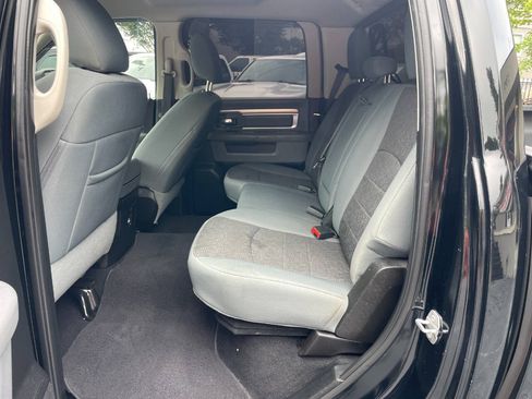 Used 2020 RAM 1500 Classic SLT w/ Luxury Group RWD image 17
