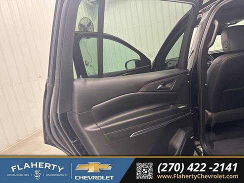 Used 2025 Chevrolet Traverse High Country image 10
