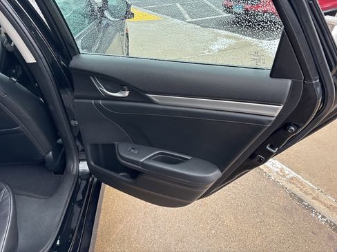 Used 2017 Honda Civic Touring image 9