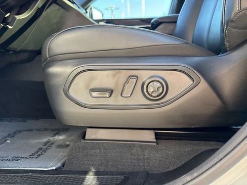 New 2026 Jeep Grand Cherokee Limited w/ Limited Altitude Package AWD/4WD image 9