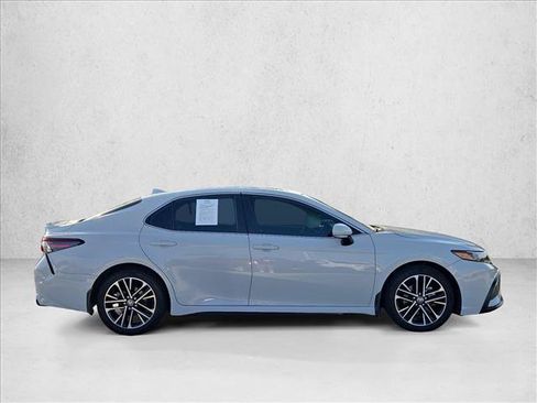 Used 2023 Toyota Camry SE FWD image 4