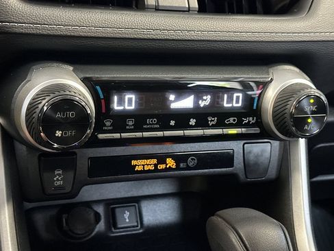 Used 2022 Toyota RAV4 LE AWD/4WD image 20