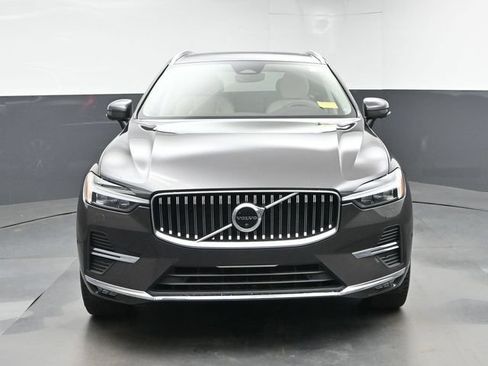 Used 2023 Volvo XC60 B5 Plus w/ Climate Package AWD/4WD image 3