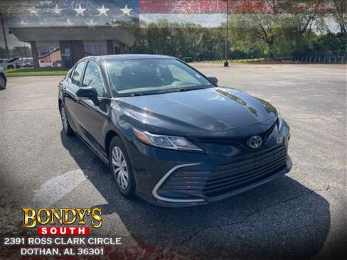 Used 2022 Toyota Camry LE image 1