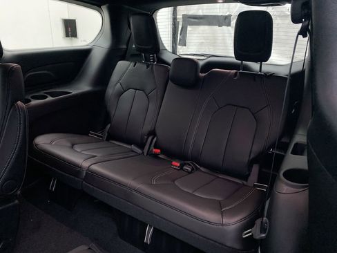 New 2026 Chrysler Pacifica Select image 22