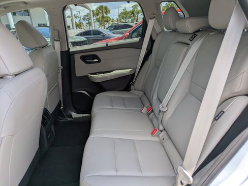 Used 2025 Nissan Rogue SV w/ SV Premium Package FWD image 12