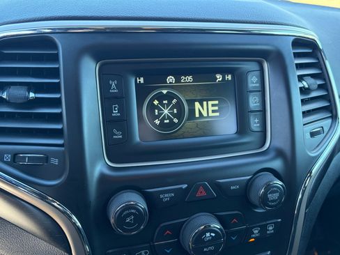 Used 2017 Jeep Grand Cherokee Laredo w/ Quick Order Package 23E image 25