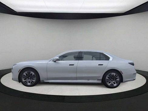 Used 2025 BMW i7 eDrive50 RWD image 5