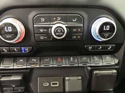 Used 2022 GMC Sierra 1500 Denali w/ Denali Premium Package AWD/4WD image 25