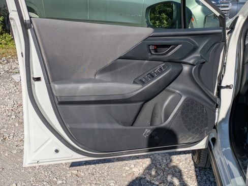 Used 2024 Subaru Crosstrek 2.0i Premium image 2