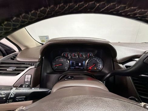 Used 2018 Chevrolet Suburban LT image 11