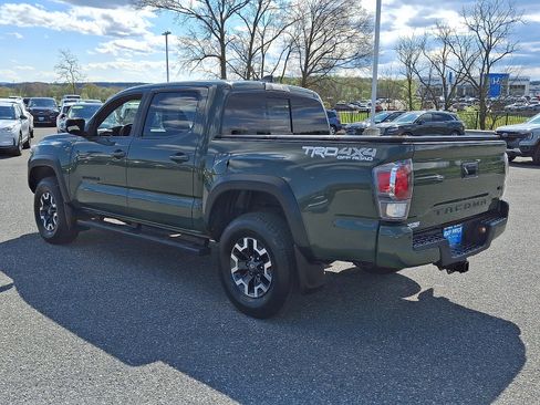 Used 2021 Toyota Tacoma TRD Off-Road w/ Technology Package AWD/4WD image 4