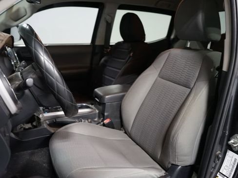 Used 2019 Toyota Tacoma SR5 RWD image 6