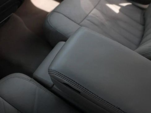 Used 2006 Lincoln Town Car Signature image 34