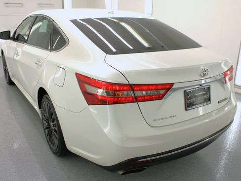 Used 2016 Toyota Avalon Touring image 7