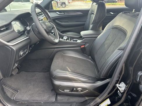 New 2025 Jeep Grand Cherokee L Altitude image 9