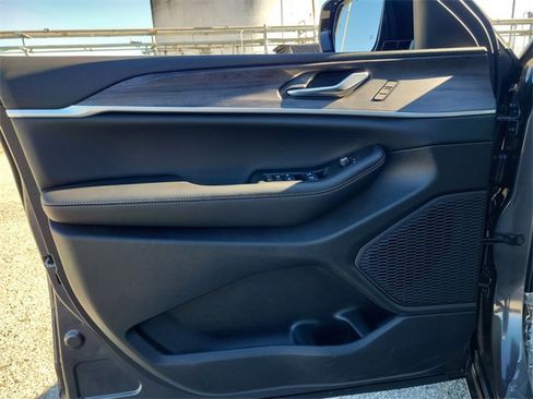 New 2025 Jeep Grand Cherokee L Limited image 19