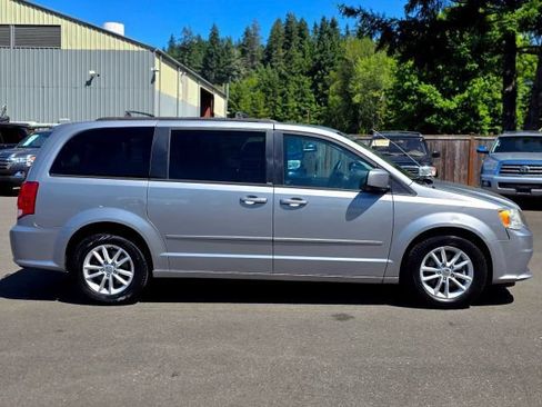 Used 2013 Dodge Grand Caravan SXT FWD image 10