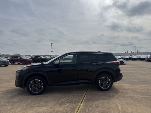 Certified 2025 Nissan Rogue SV image 14