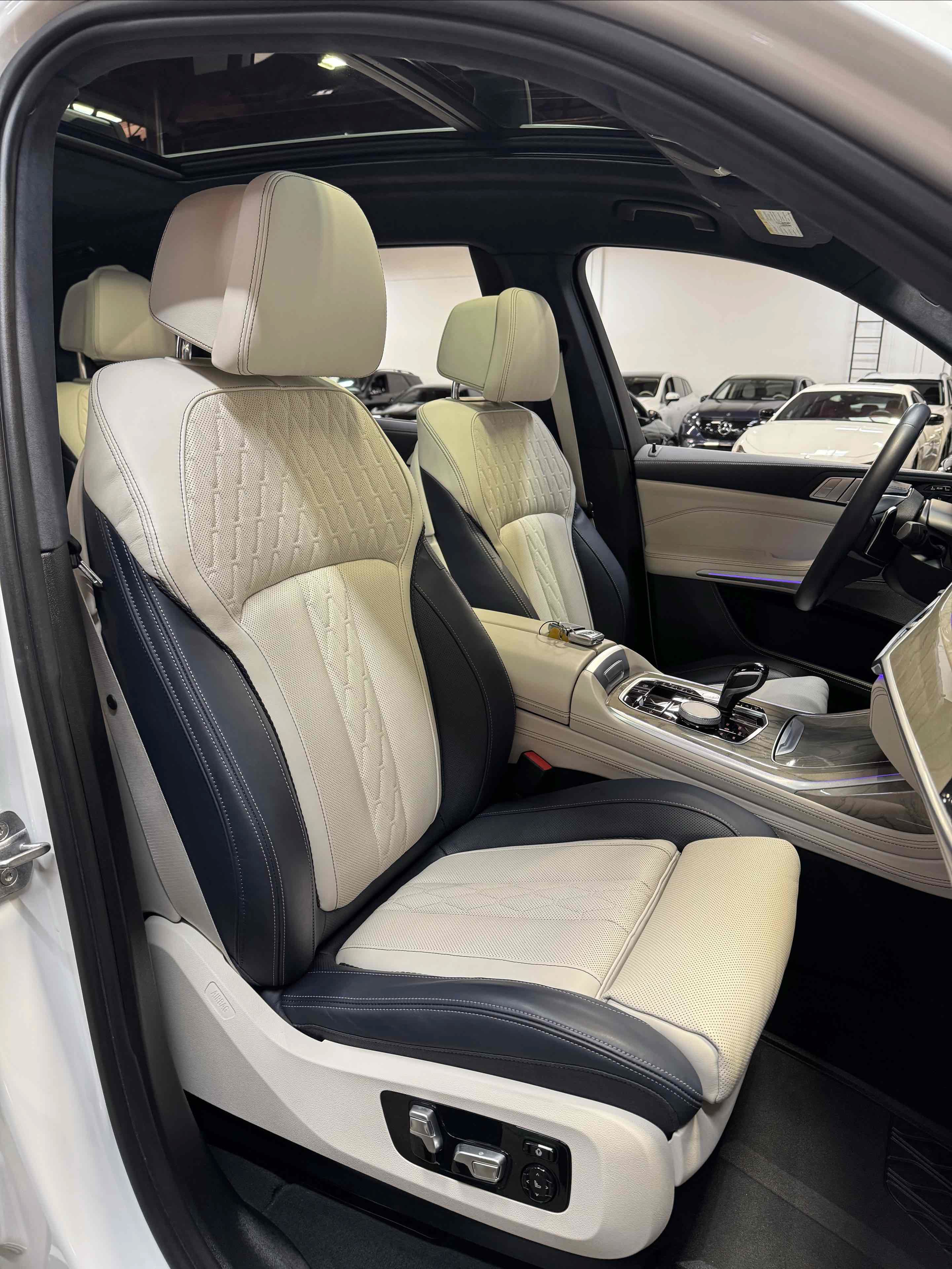 Used 2020 BMW X7 xDrive40i w/ Premium Package AWD/4WD image 59