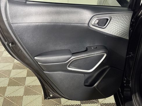 Used 2025 Kia Soul LX w/ LX Technology Package FWD image 18
