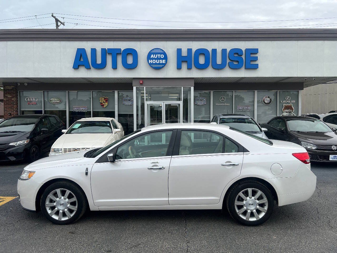 Used 2010 Lincoln MKZ FWD image 8
