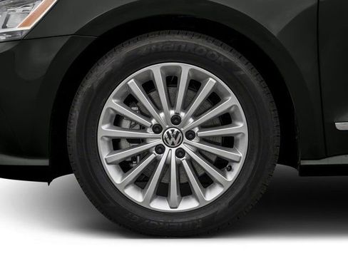 Used 2018 Volkswagen Passat 2.0T SE w/ SE Lighting Package image 11