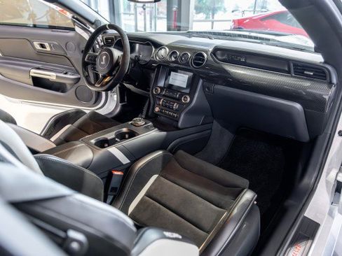 Used 2021 Ford Mustang Shelby GT500 w/ Carbon Fiber Track Pack image 38