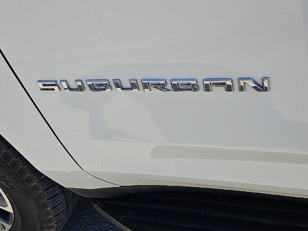 Used 2021 Chevrolet Suburban LT RWD image 14
